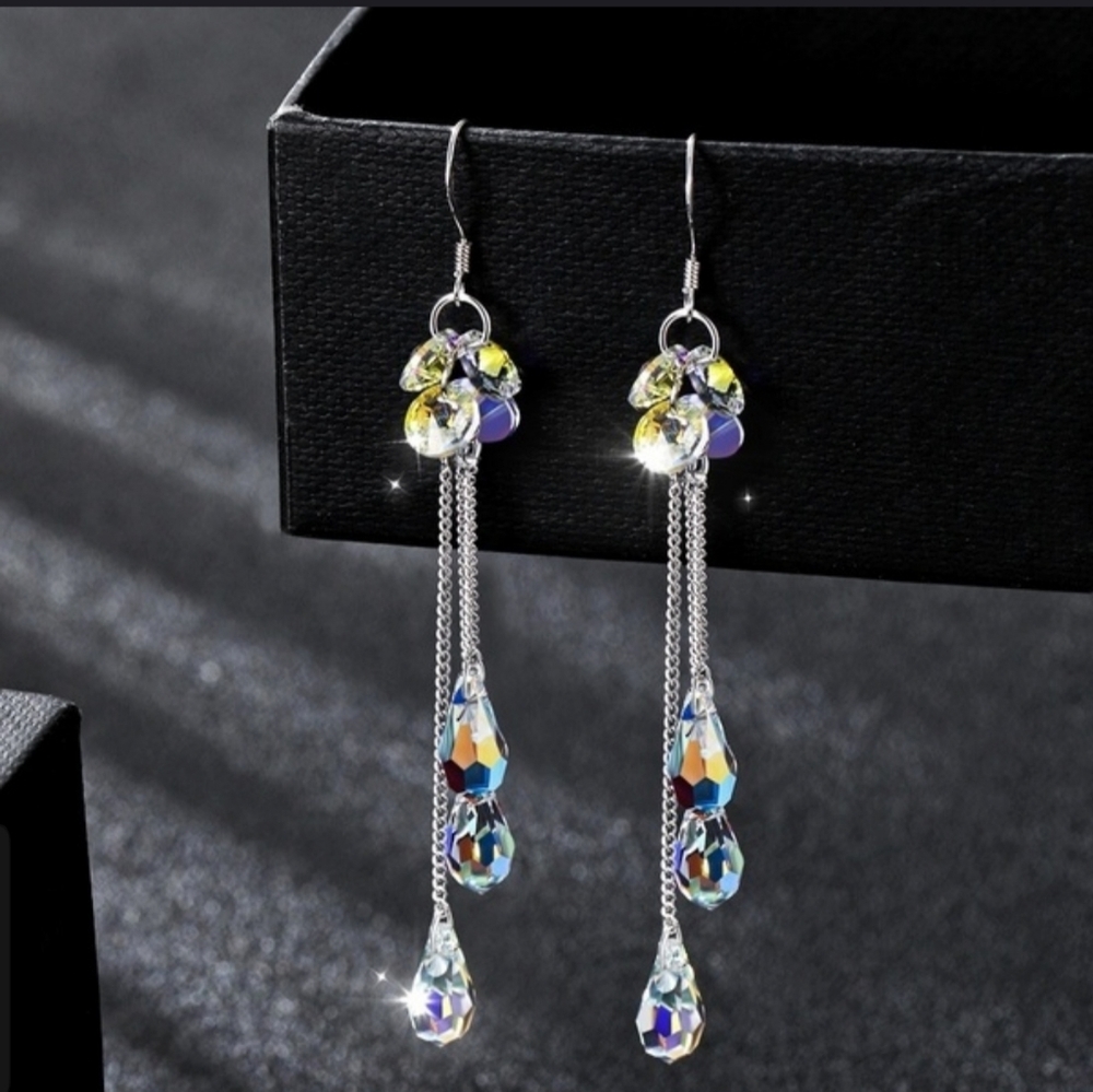 CRYSTAL DANGLE EARRINGS